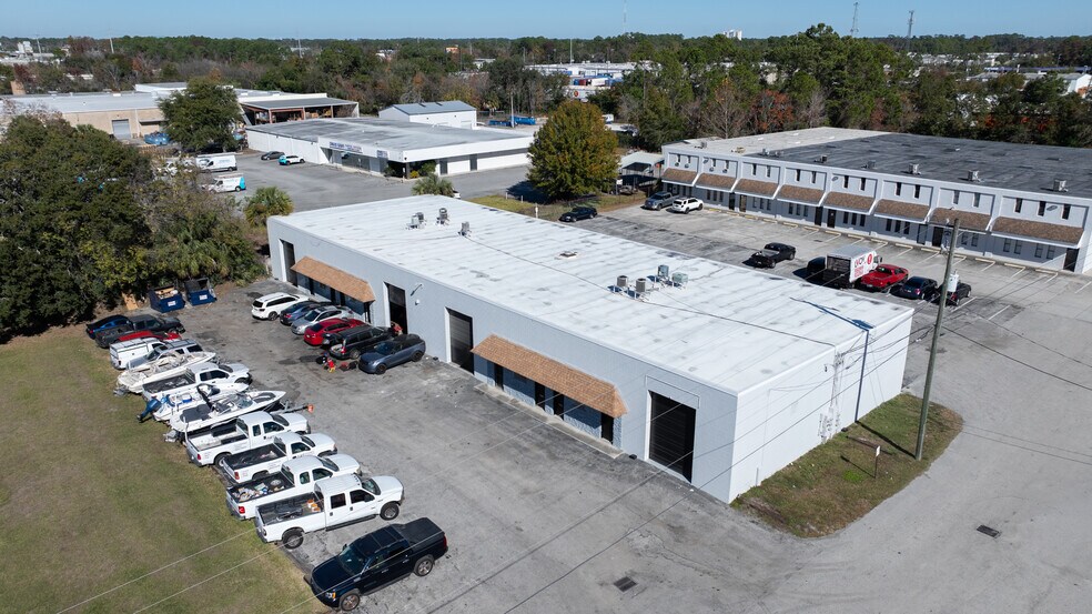 6593 Powers Ave, Jacksonville, FL à louer - Photo de l’immeuble – Image 3 sur 5
