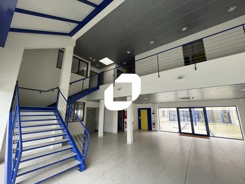 Local d'activités dans Morangis à vendre - Photo de l’immeuble – Image 3 sur 11