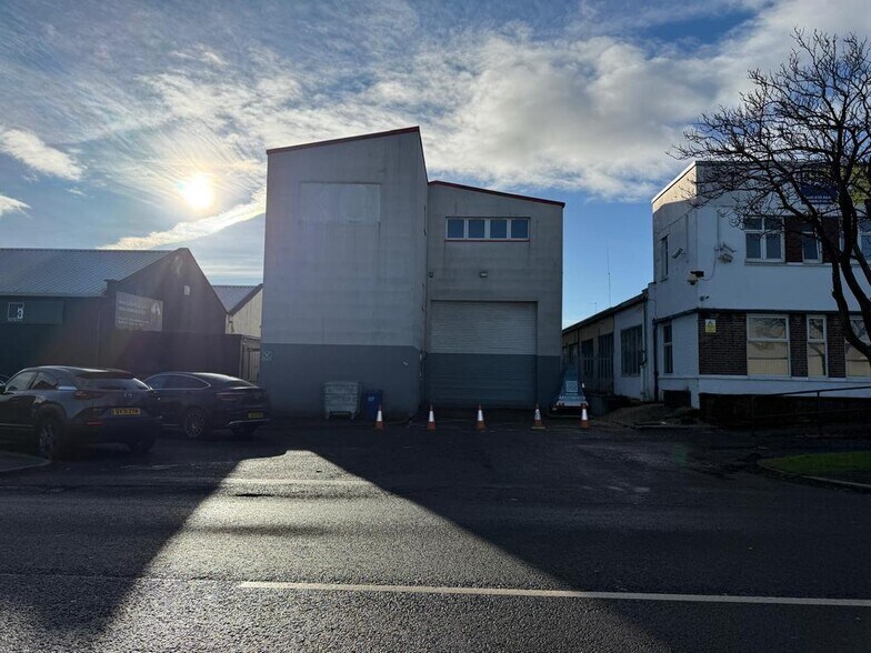 76 Queen Elizabeth Ave, Glasgow à louer - Photo de l’immeuble – Image 2 sur 7