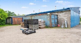 Plus de détails pour 641 Nelson St, Pembroke, ON - Local commercial à vendre