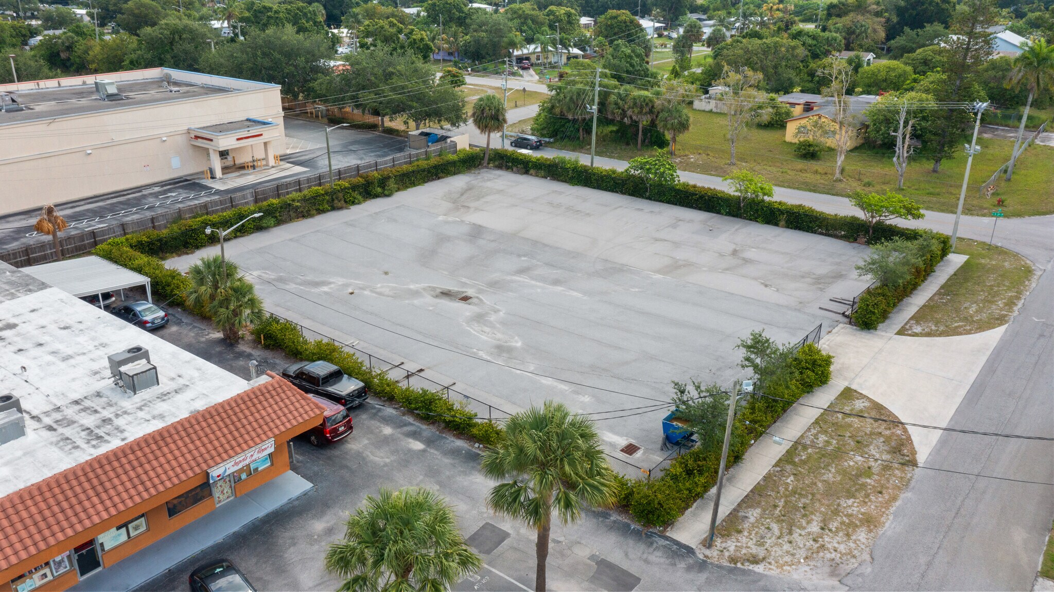 330 Indian Hills Dr, Fort Pierce, FL à vendre Photo principale– Image 1 sur 9
