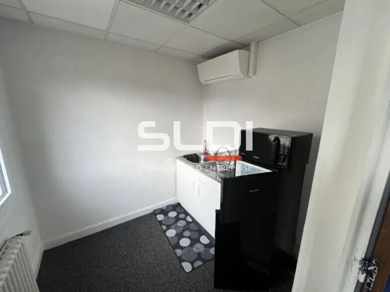 Bureau dans Lyon à louer - Photo de l’immeuble – Image 3 sur 8