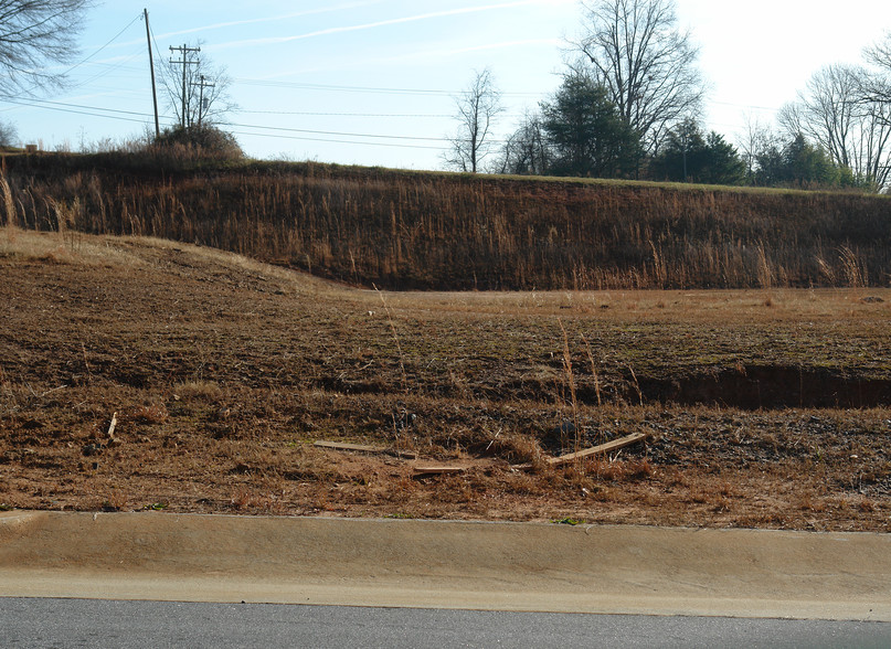 11th Ave, Hickory, NC à vendre - Photo principale – Image 1 sur 1