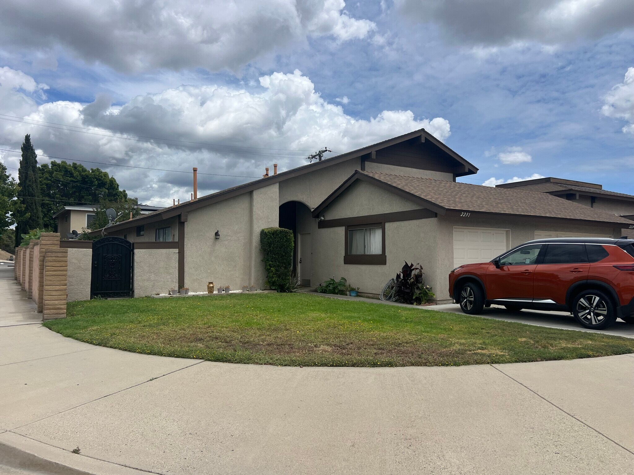 2229 Ponderosa St, Santa Ana, CA à vendre Photo de l’immeuble– Image 1 sur 13