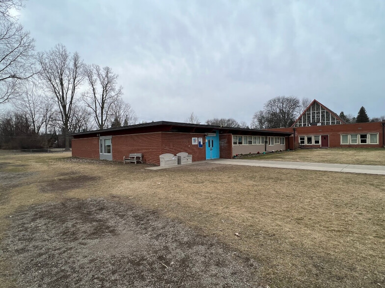 16360 Hubbard St, Livonia, MI à louer - Photo principale – Image 1 sur 4