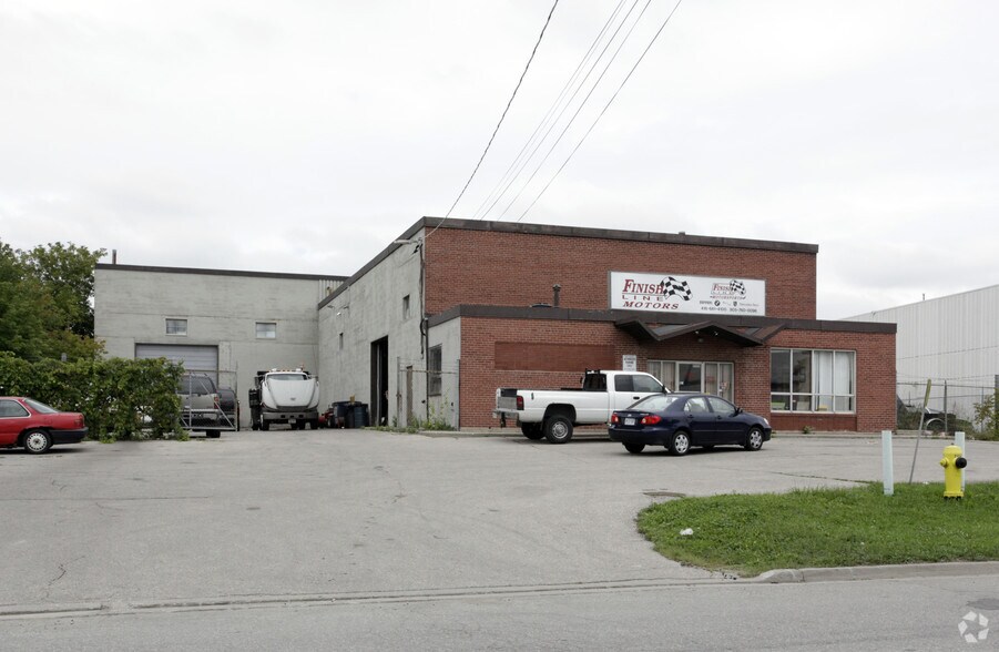 140 Doughton Rd, Vaughan, ON à louer - Photo de l’immeuble – Image 2 sur 2