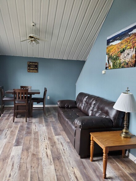 267 Runaway Dr, Climax Springs, MO à vendre - Photo de l’immeuble – Image 2 sur 20