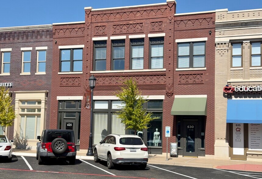 600 Parker Sq, Flower Mound, TX à louer - Photo de l’immeuble – Image 2 sur 6