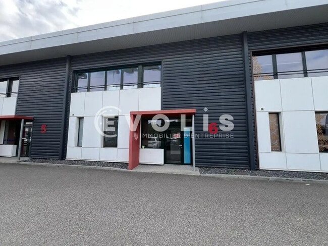 Plus de détails pour 13 Rue De Savoie, Saint-Quentin-Fallavier - Bureau, Local d'activités à louer