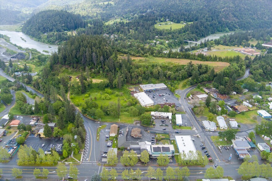 39057 State Highway 299, Willow Creek, CA à vendre - Photo de l’immeuble – Image 2 sur 46