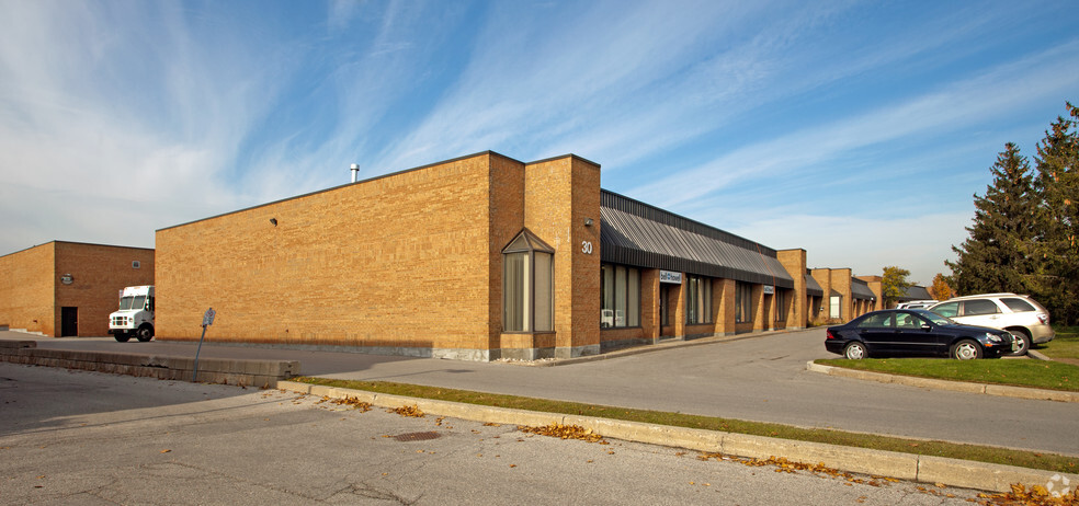 30 Mural St, Richmond Hill, ON à louer - Photo principale – Image 1 sur 2