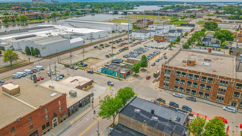 201 S Broadway, Green Bay, WI à vendre - Photo de l’immeuble – Image 3 sur 37