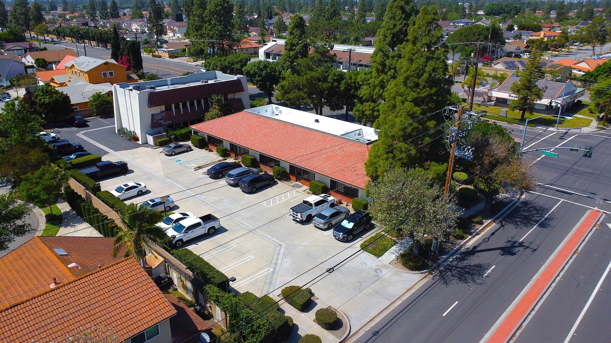17409 Marquardt Ave, Cerritos, CA à vendre Photo de l’immeuble– Image 1 sur 10