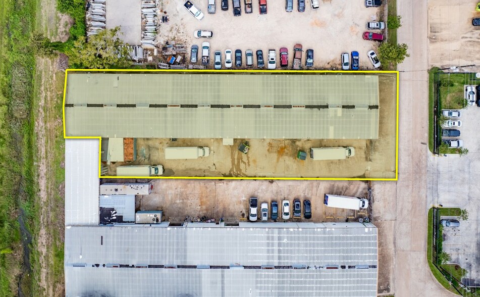 12910 Mula Ln, Stafford, TX à louer - Photo de l’immeuble – Image 3 sur 6