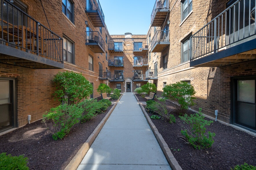 920 W Oakdale Ave, Chicago, IL à vendre - Photo de l’immeuble – Image 3 sur 26