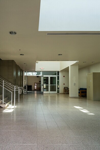 1600 Saint Michaels Dr, Santa Fe, NM à louer - Hall d’entrée – Image 3 sur 37