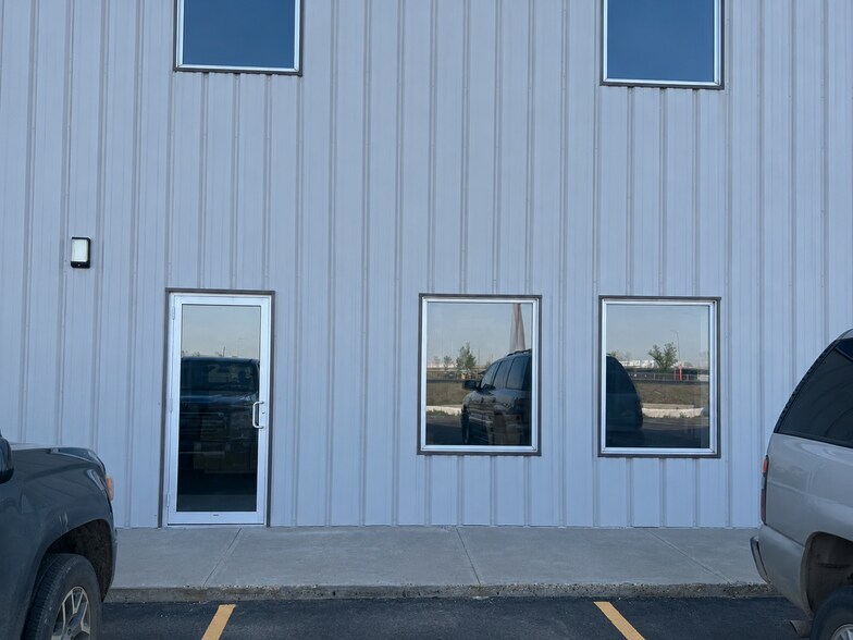 7609 Sparrow Dr, Leduc, AB à vendre - Photo de l’immeuble – Image 2 sur 4