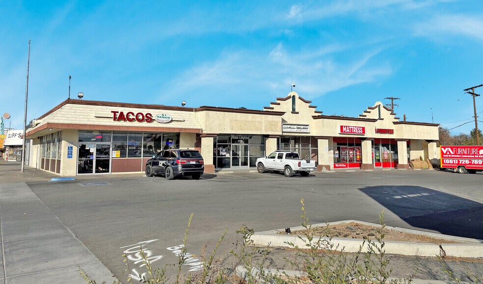 1137-1149 W Avenue I, Lancaster, CA à louer - Photo de l’immeuble – Image 3 sur 21
