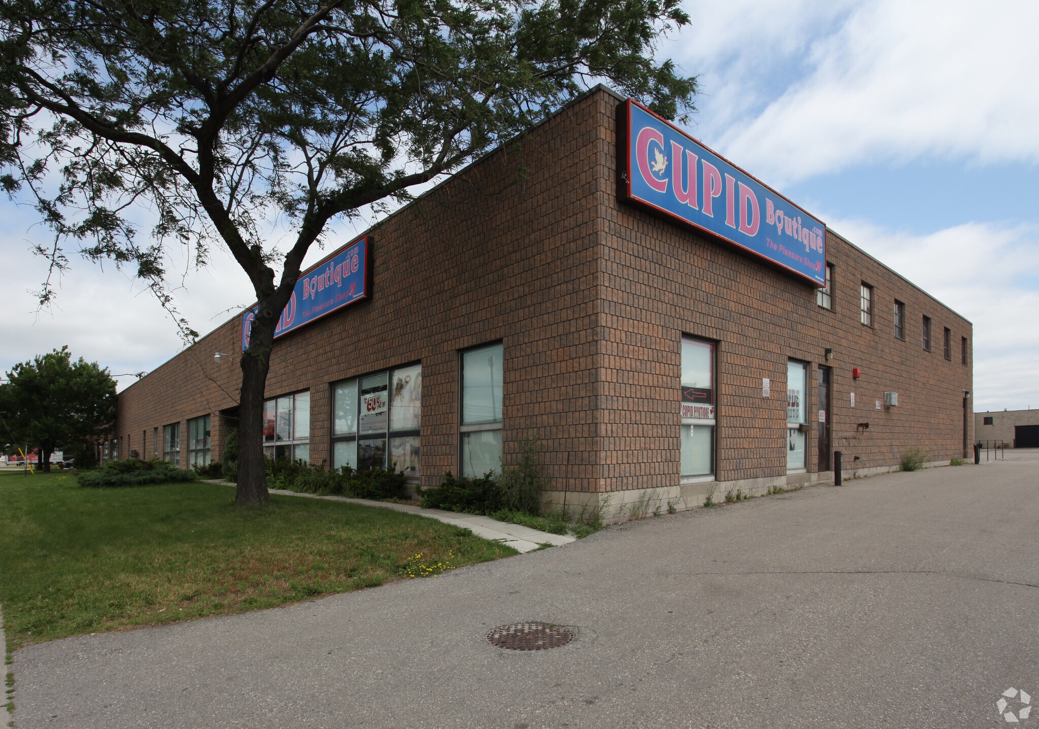 185 Carlingview Dr, Toronto, ON à louer Photo principale– Image 1 sur 4