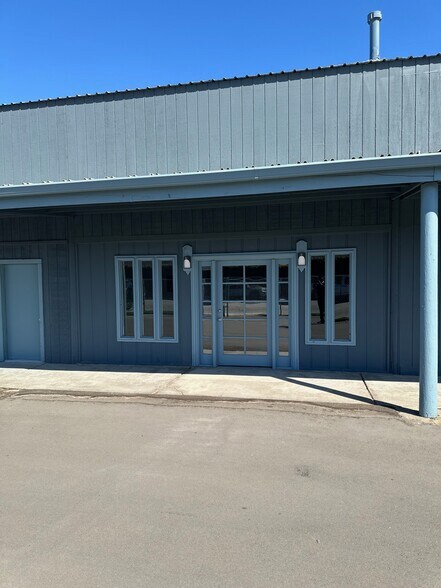 5151 Stine Rd, Bakersfield, CA à louer - Photo de l’immeuble – Image 1 sur 25