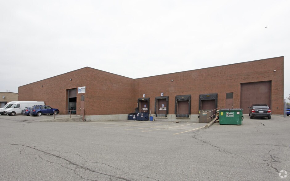 46 Hedgedale Rd, Brampton, ON à louer - Photo de l’immeuble – Image 2 sur 2