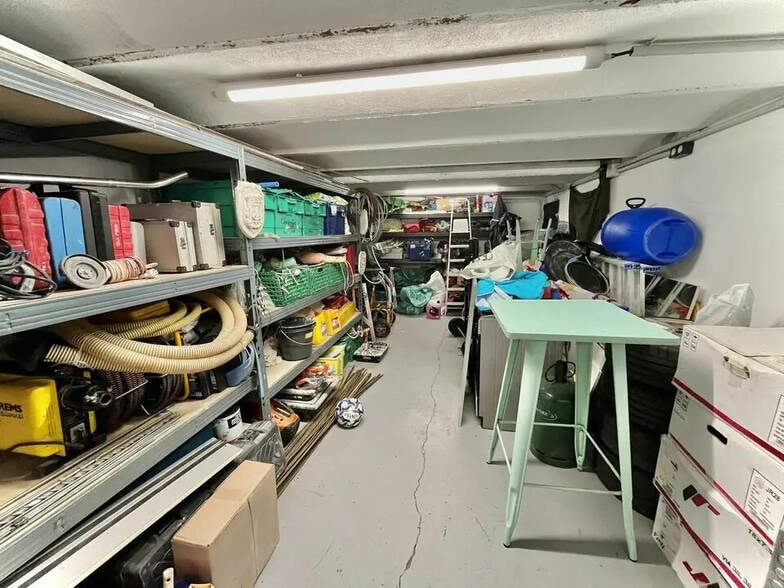 Industriel/Logistique dans Nice à vendre - Photo de l’immeuble – Image 3 sur 3