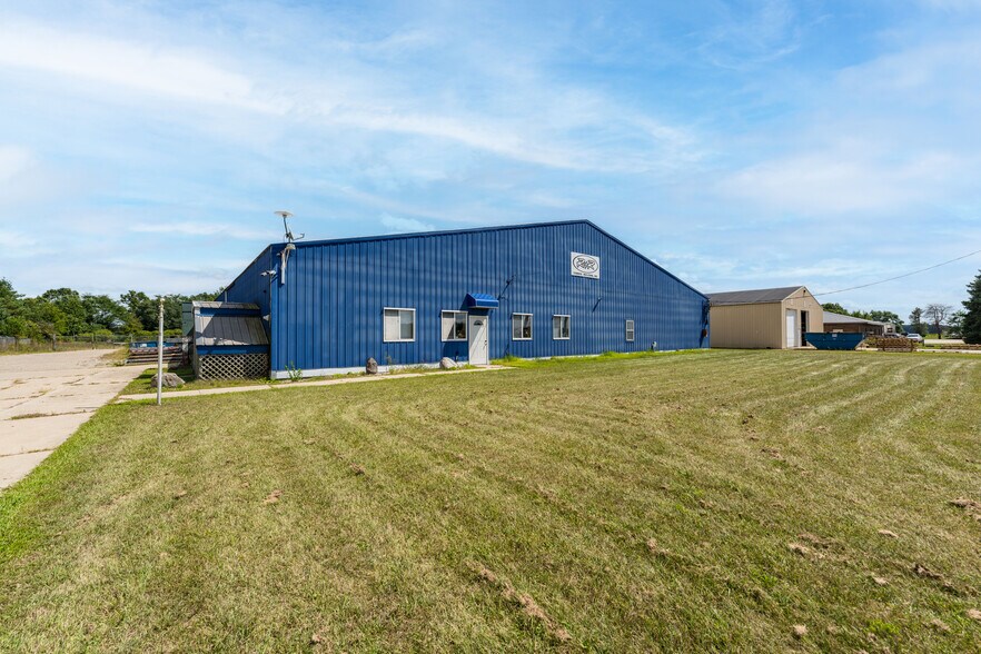 55391-55431 Franklin Dr, Three Rivers, MI à vendre - Photo principale – Image 1 sur 61