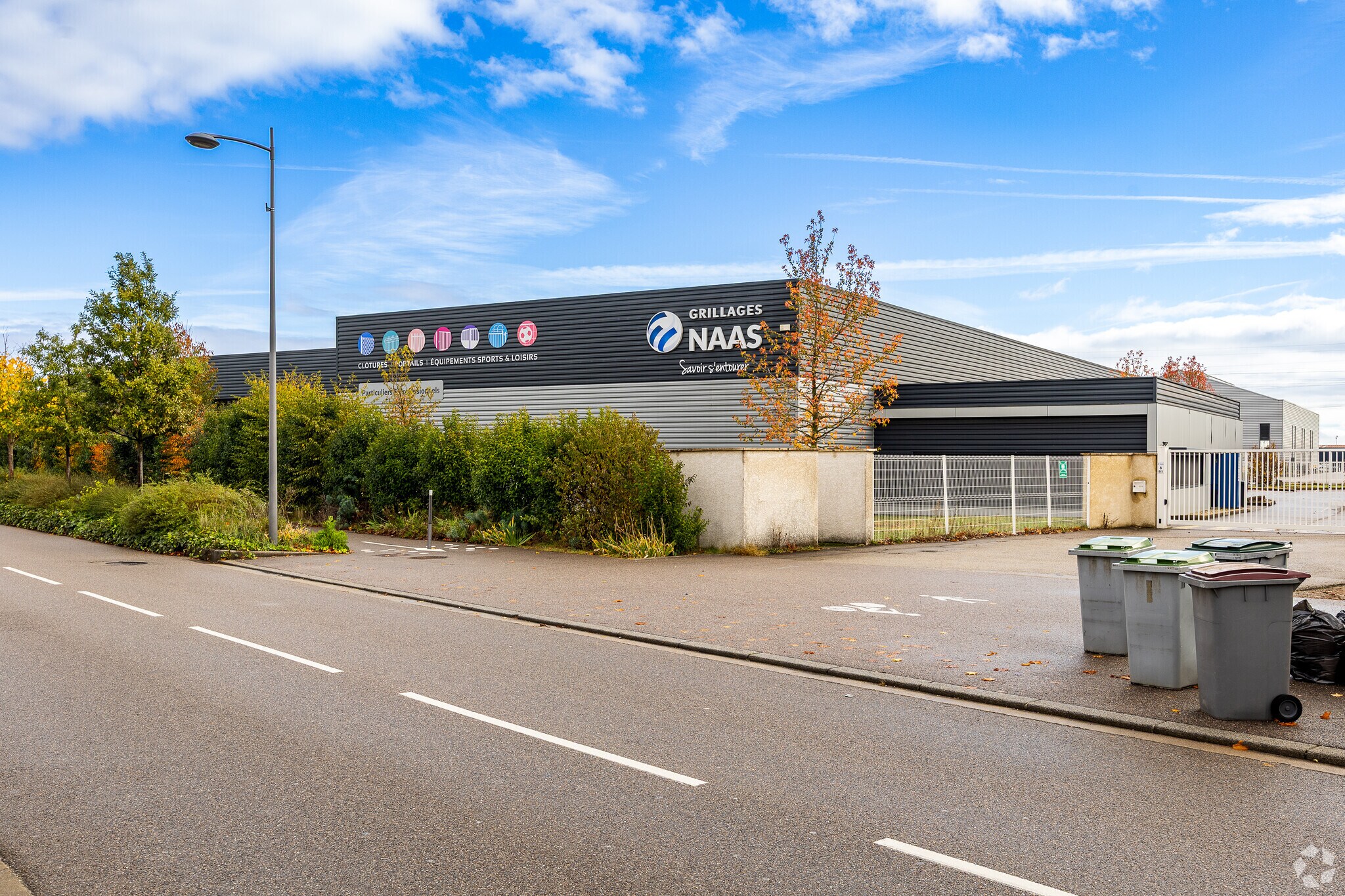 Industriel/Logistique dans Meyzieu à louer Photo principale– Image 1 sur 3