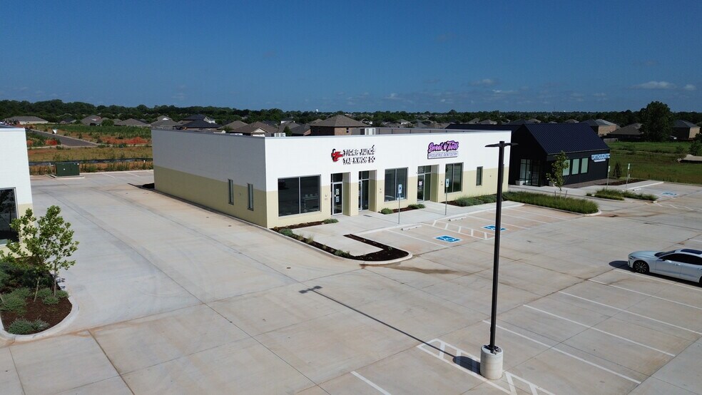 2725-2801 S Mustang Rd, Yukon, OK à louer - Photo de l’immeuble – Image 2 sur 9