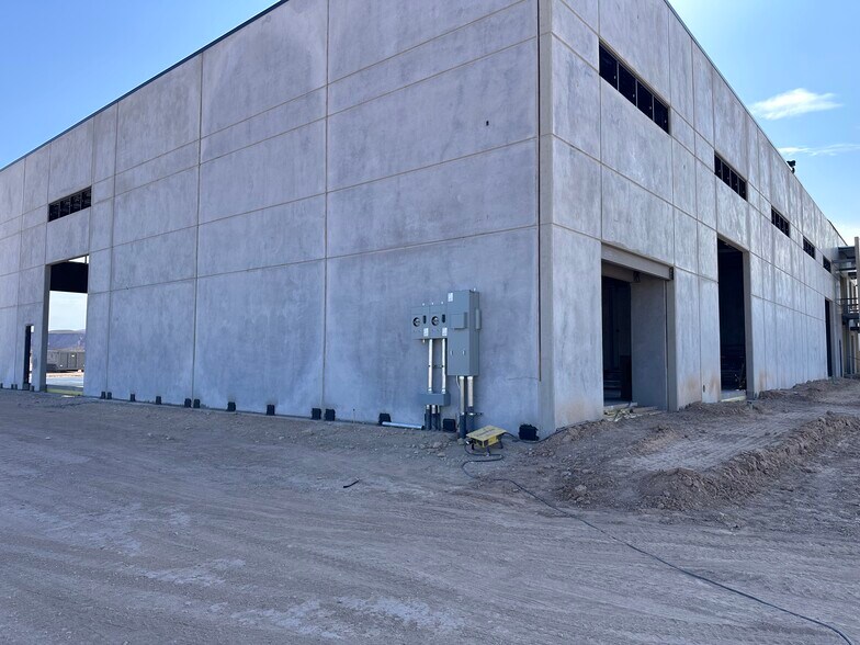 3955 Aviator Dr, St George, UT à louer - Photo de l’immeuble – Image 3 sur 11