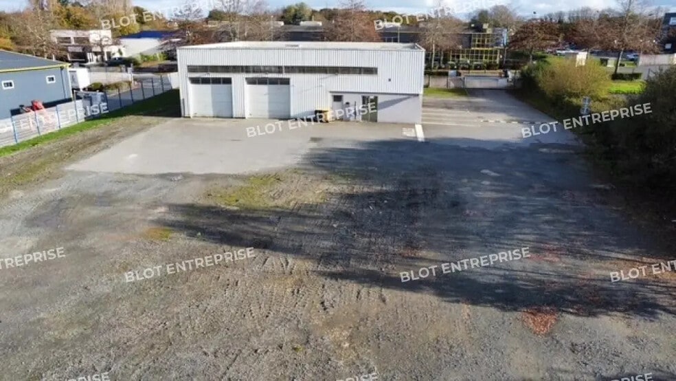 Local d’activités dans Yffiniac à louer - Photo de l’immeuble – Image 3 sur 6