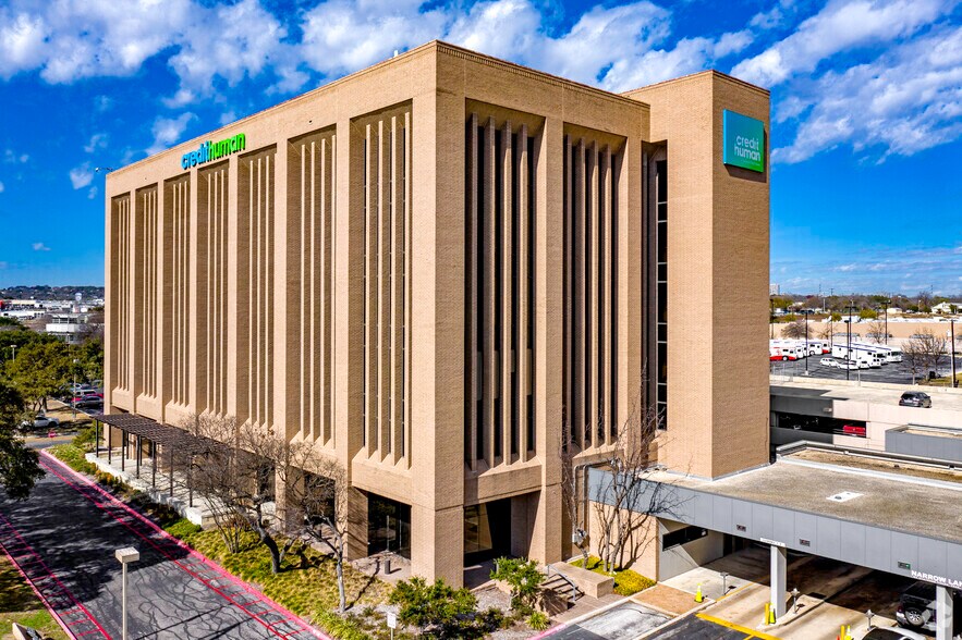 6061 W IH-10, San Antonio, TX à vendre - Photo de l’immeuble – Image 2 sur 17