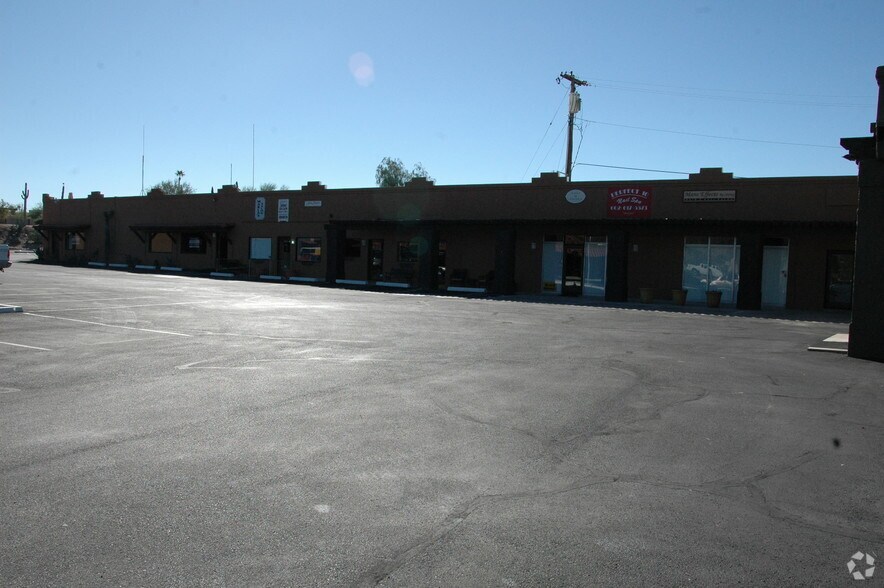 7171 E Cave Creek Rd, Carefree, AZ à louer - Photo de l’immeuble – Image 2 sur 4