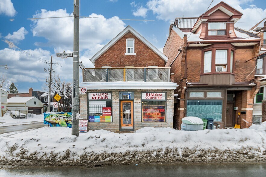 1160 Dufferin St, Toronto, ON à vendre - Photo principale – Image 1 sur 26