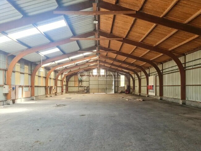 Plus de détails pour Local d'activités à louer