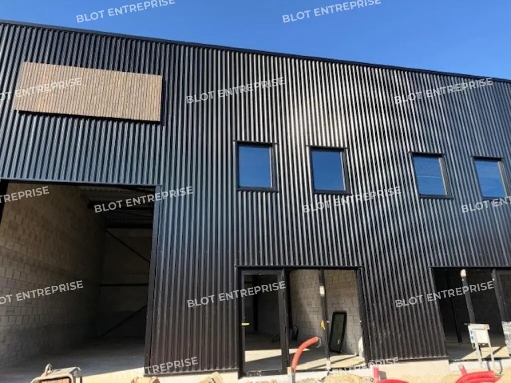 Local d’activités dans La Mézière à louer Photo de l’immeuble– Image 1 sur 7