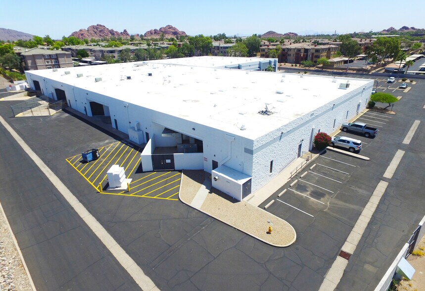 5330 E Washington St, Phoenix, AZ à louer - Photo de l’immeuble – Image 3 sur 4