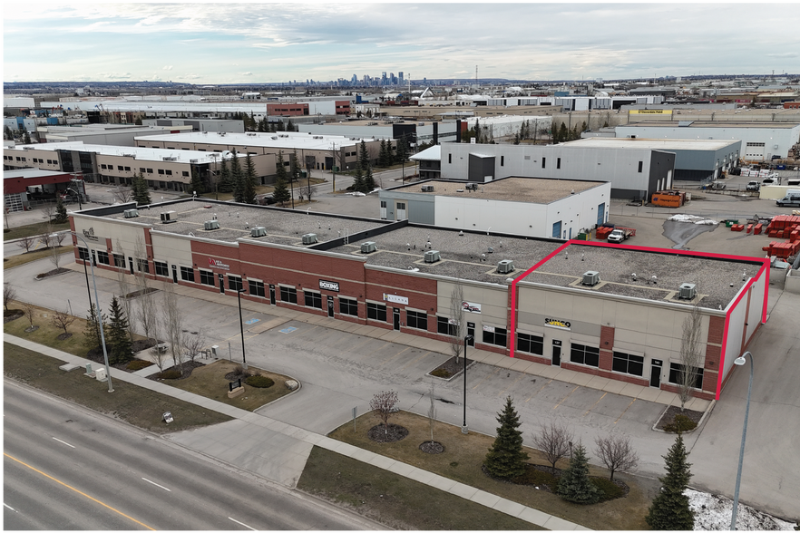 4950 106th Ave SE, Calgary, AB à louer - Photo de l’immeuble – Image 1 sur 5