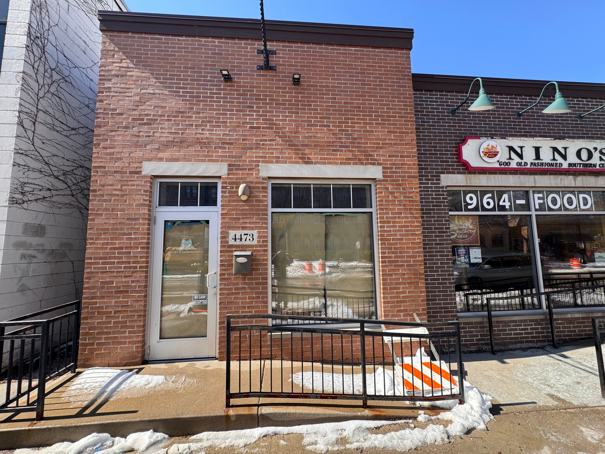 4473-4479 N Oakland Ave, Shorewood, WI à louer Photo de l’immeuble– Image 1 sur 4