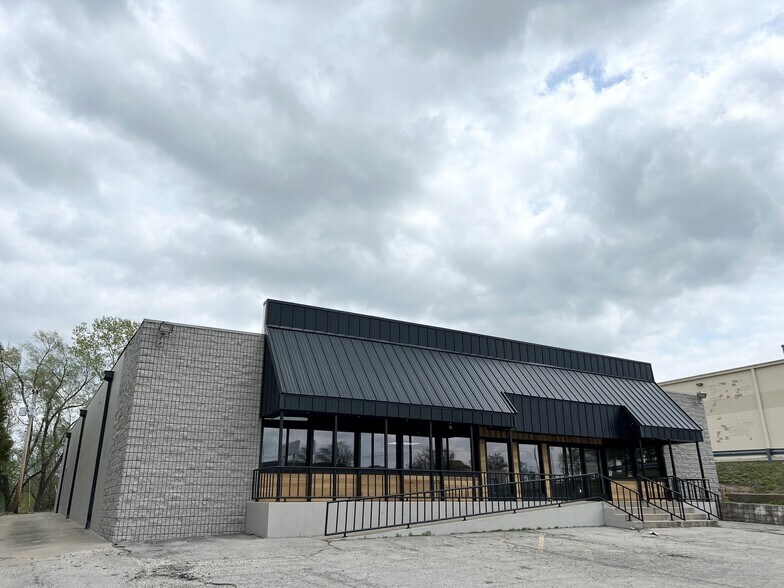 4541 S Noland Rd, Independence, MO à vendre - Photo principale – Image 1 sur 3