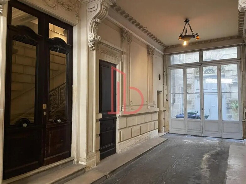 Bureau dans Bordeaux à vendre - Photo de l’immeuble – Image 2 sur 8