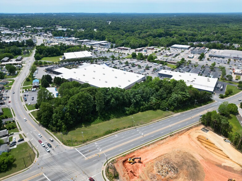 409 Old Winston Rd, High Point, NC à vendre - Photo de l’immeuble – Image 3 sur 9