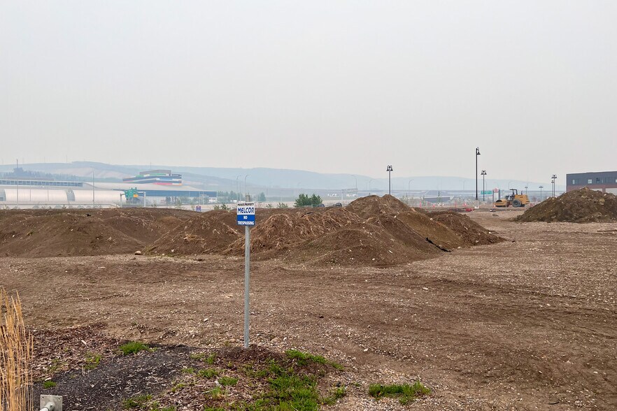 Greenwich Dr NW, Calgary, AB à louer - Photo de la construction – Image 3 sur 7