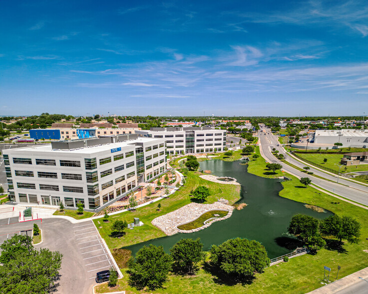 Waters Edge, San Antonio, TX à louer - Photo de l’immeuble – Image 1 sur 16