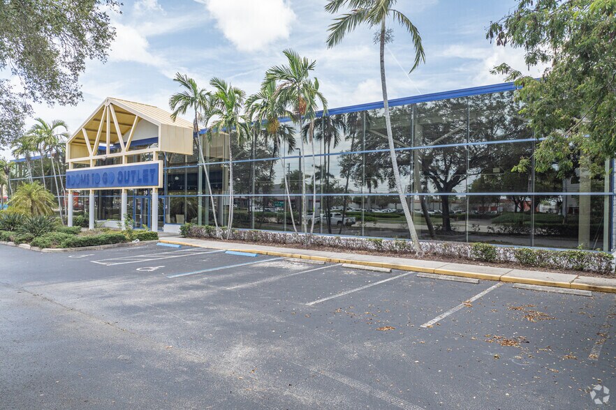 1601-1605 W Oakland Park Blvd, Oakland Park, FL à louer - Photo de l’immeuble – Image 1 sur 16