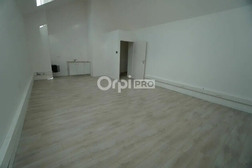 Bureau dans Quetigny à louer - Photo de l’immeuble – Image 2 sur 4