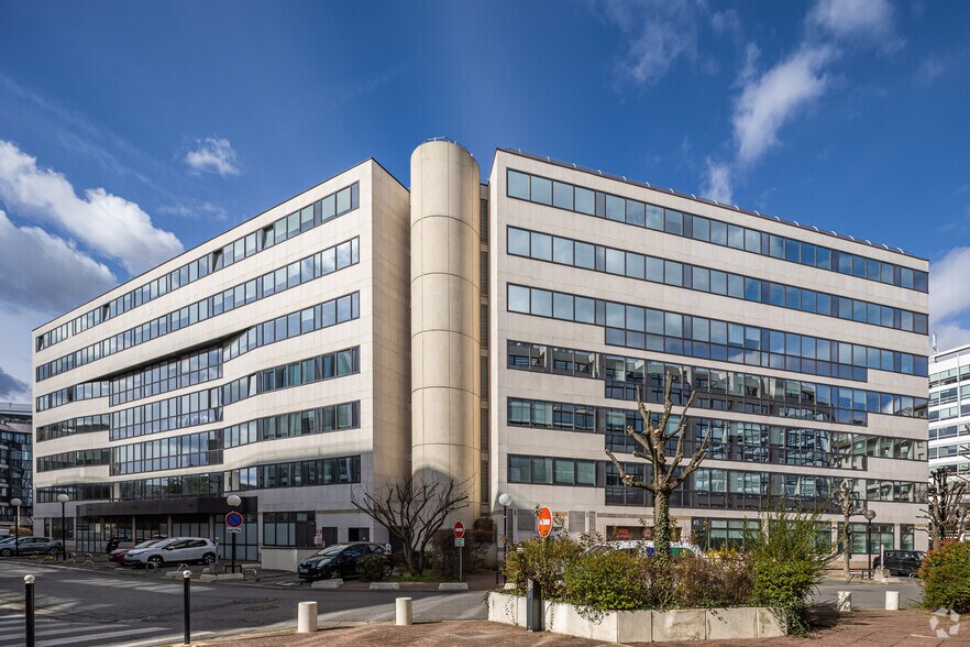 Bureau dans Issy-les-Moulineaux à louer - Photo de l’immeuble – Image 2 sur 3