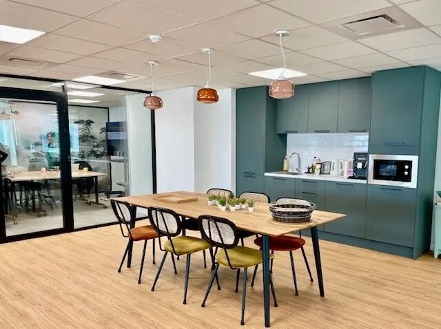 Espace de coworking dans Courbevoie à louer - Photo de l’immeuble – Image 2 sur 4