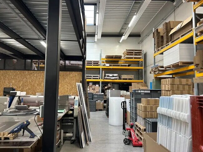 Plus de détails pour Local d’activités à vendre