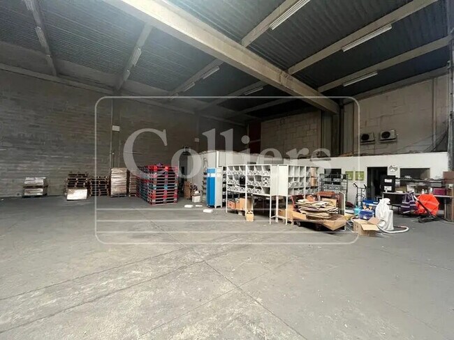 Plus de détails pour Local d'activités à louer